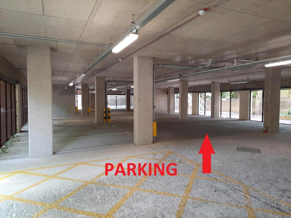 Student Castle Studio Apartments - Free Parking Bath Bagian luar foto